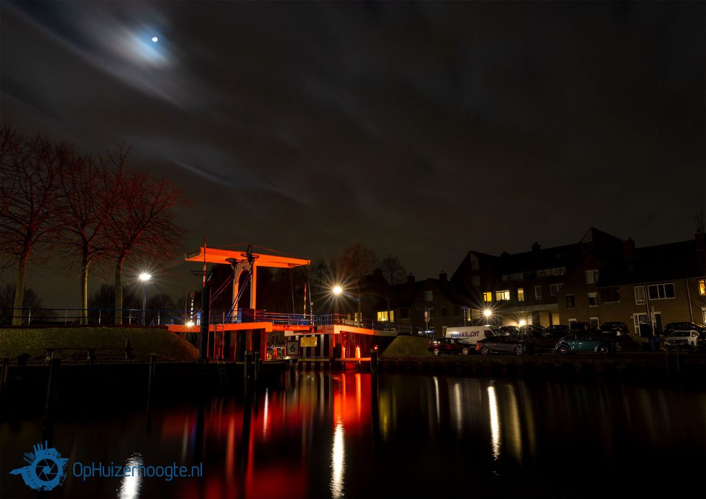Oranje verlichting geweld Huizen brug Aanloophaven
